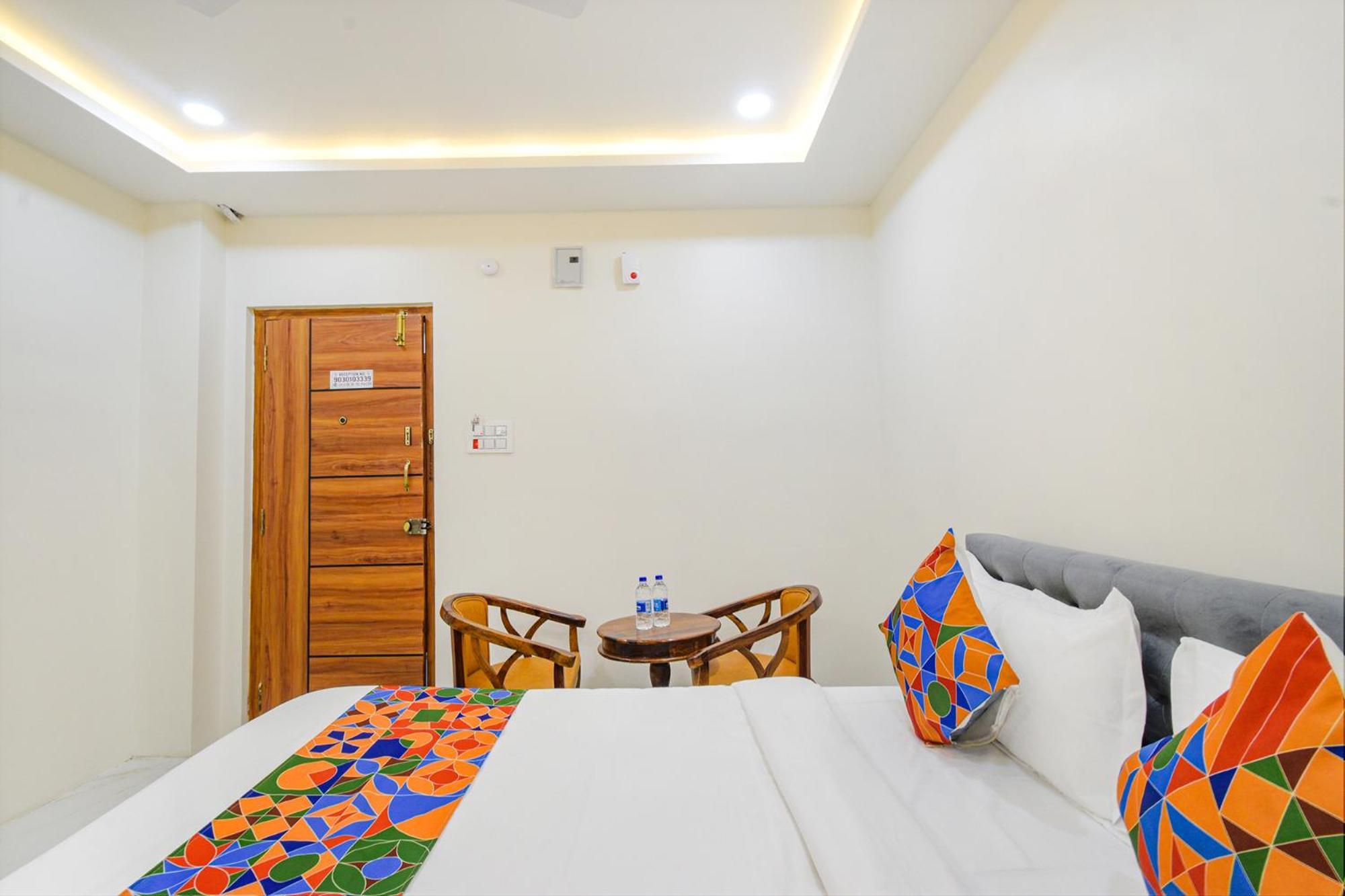 Fabhotel Ssr Ikon Suites - Nr Hyderabad Central University, Kondapur Exterior photo