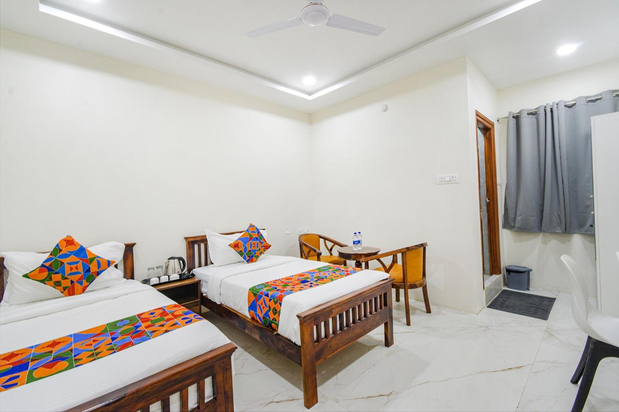 Fabhotel Ssr Ikon Suites - Nr Hyderabad Central University, Kondapur Exterior photo