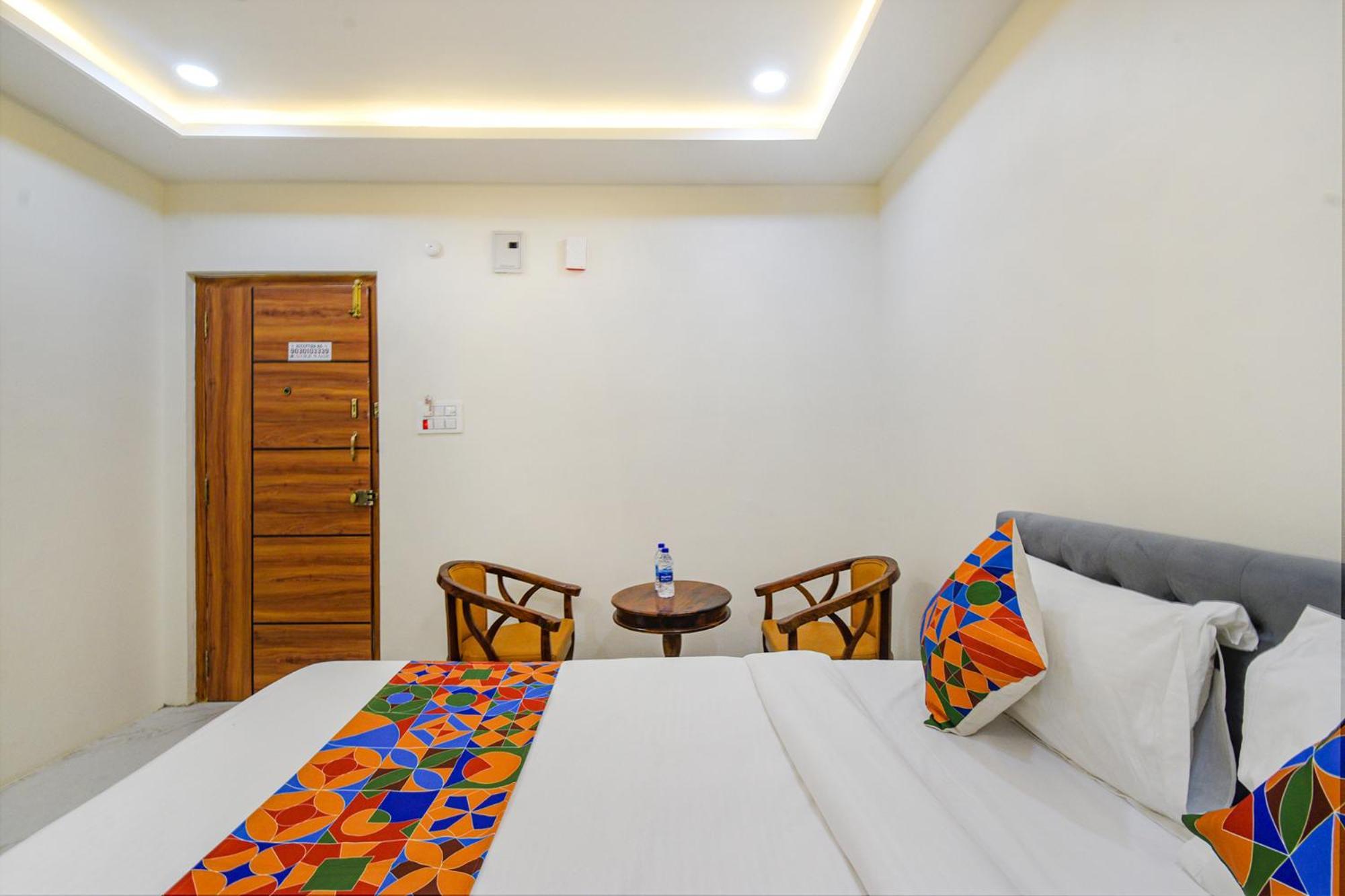 Fabhotel Ssr Ikon Suites - Nr Hyderabad Central University, Kondapur Exterior photo