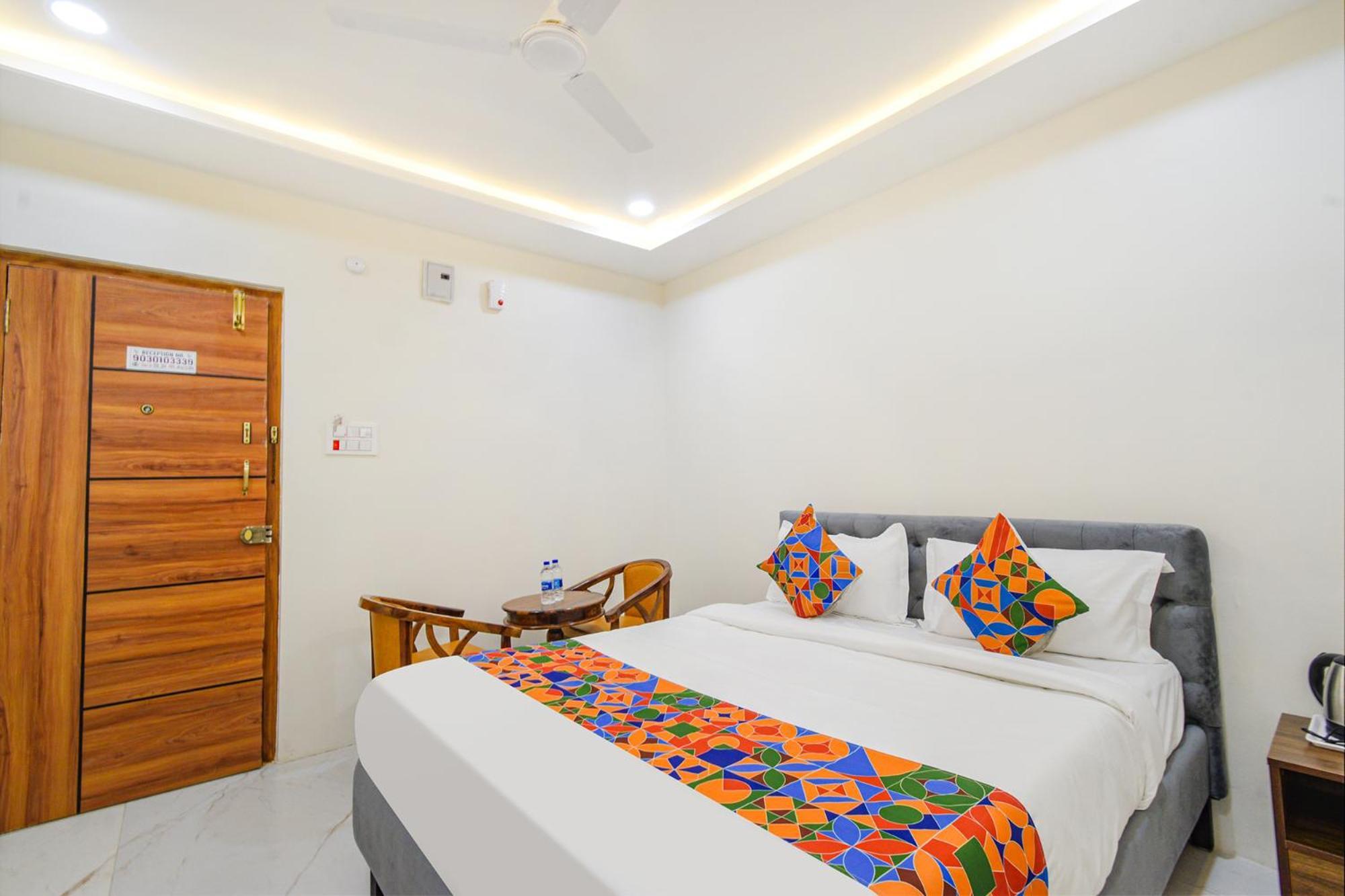 Fabhotel Ssr Ikon Suites - Nr Hyderabad Central University, Kondapur Exterior photo