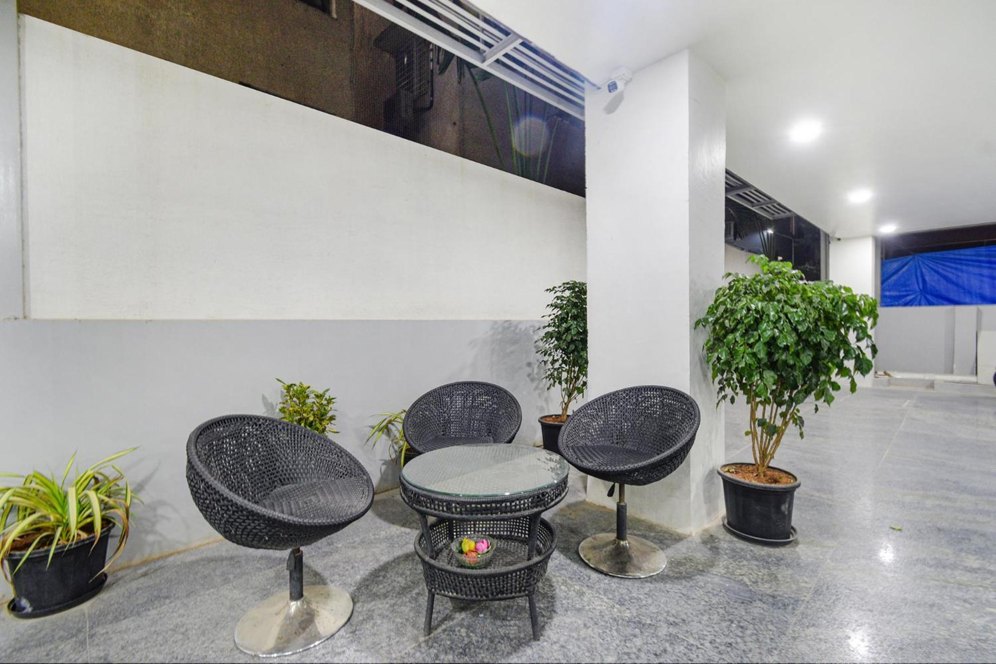 Fabhotel Ssr Ikon Suites - Nr Hyderabad Central University, Kondapur Exterior photo