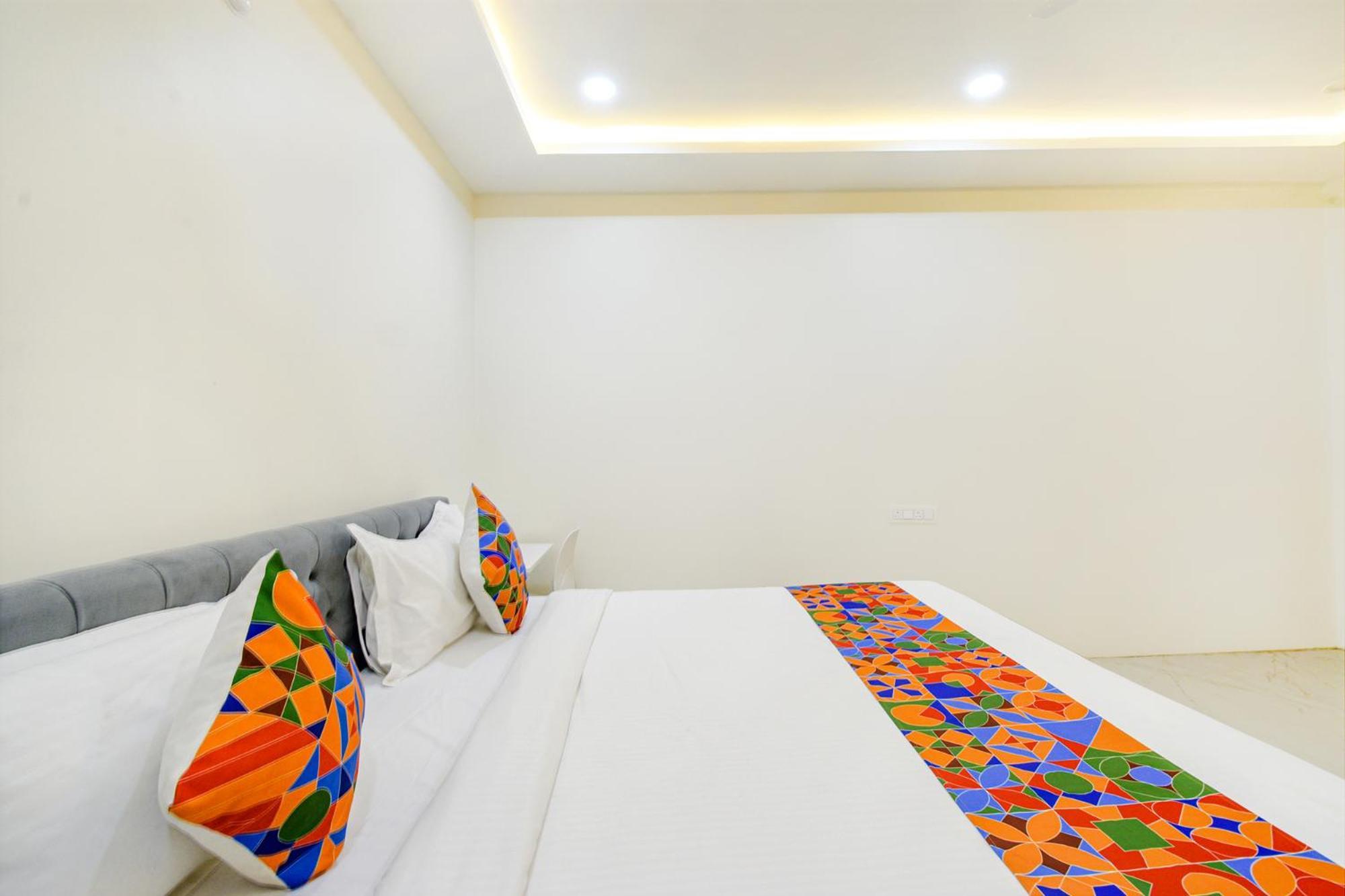 Fabhotel Ssr Ikon Suites - Nr Hyderabad Central University, Kondapur Exterior photo