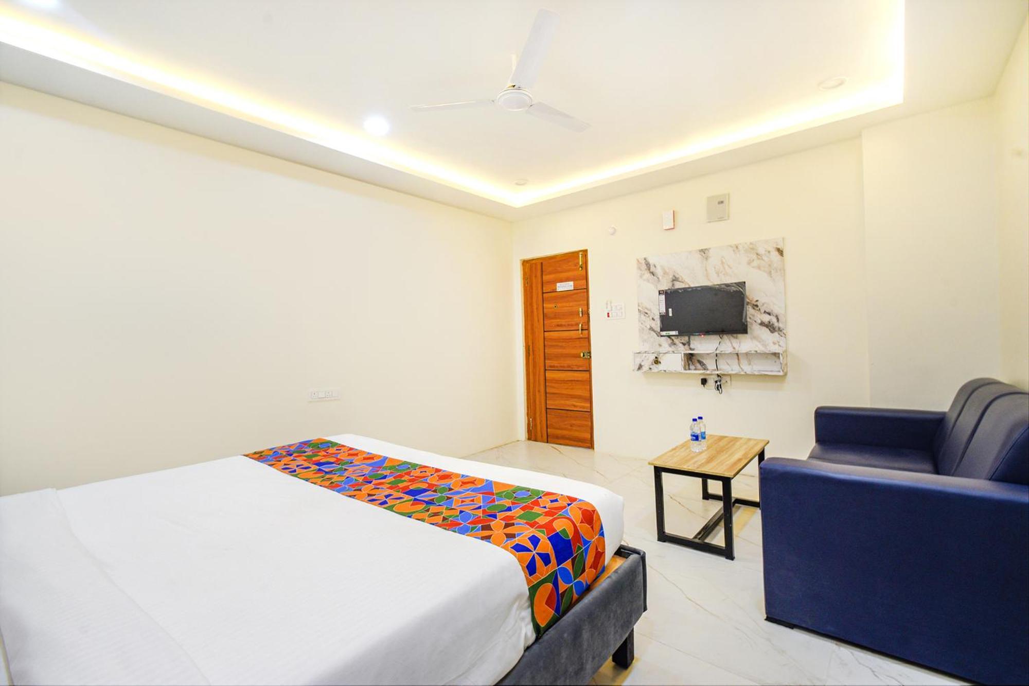 Fabhotel Ssr Ikon Suites - Nr Hyderabad Central University, Kondapur Exterior photo