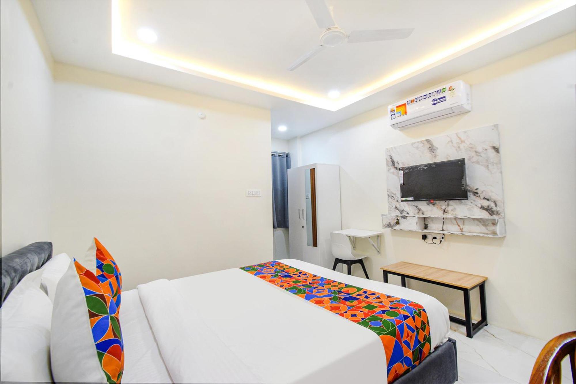 Fabhotel Ssr Ikon Suites - Nr Hyderabad Central University, Kondapur Exterior photo