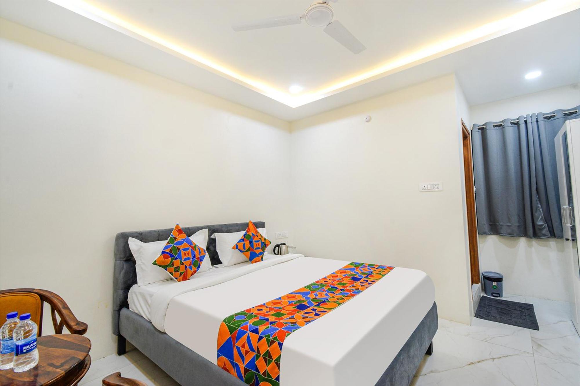 Fabhotel Ssr Ikon Suites - Nr Hyderabad Central University, Kondapur Exterior photo