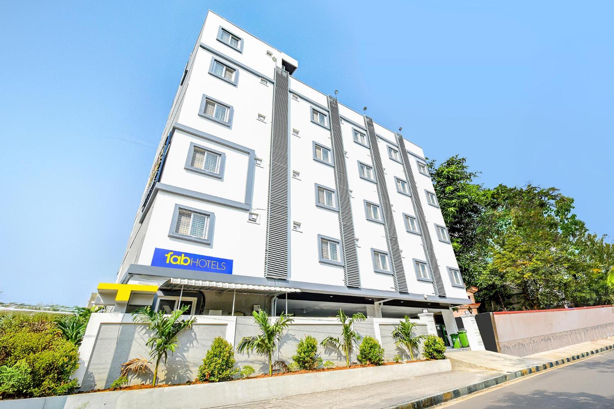 Fabhotel Ssr Ikon Suites - Nr Hyderabad Central University, Kondapur Exterior photo